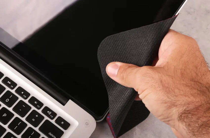  How to clean a laptop screen safely