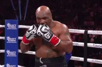 Mike tyson bite his glove