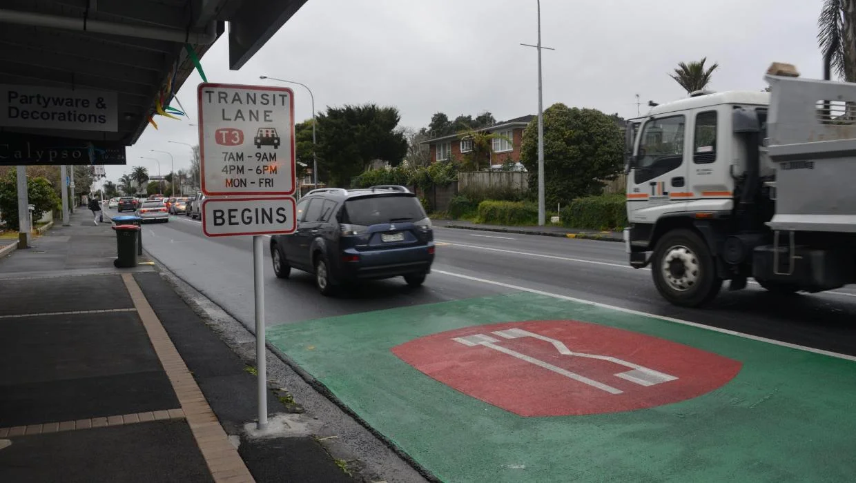 Who is allowed to use a T3 lane without restriction